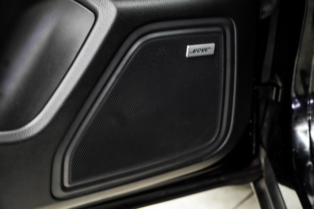 2021 Porsche Macan Base photo 42