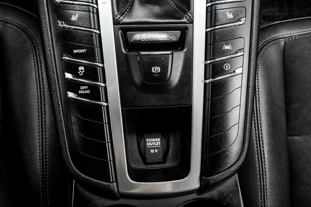 2021 Porsche Macan AWD - 22931837 - 19