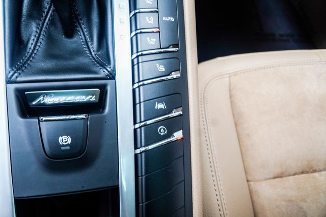2021 Porsche Macan AWD - 23094206 - 22