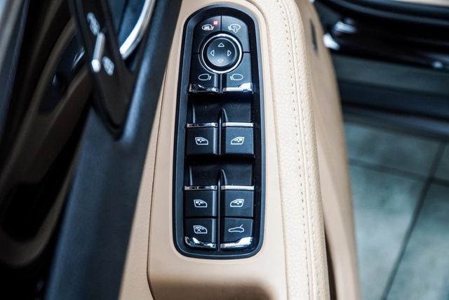 2021 Porsche Macan AWD - 23094206 - 39