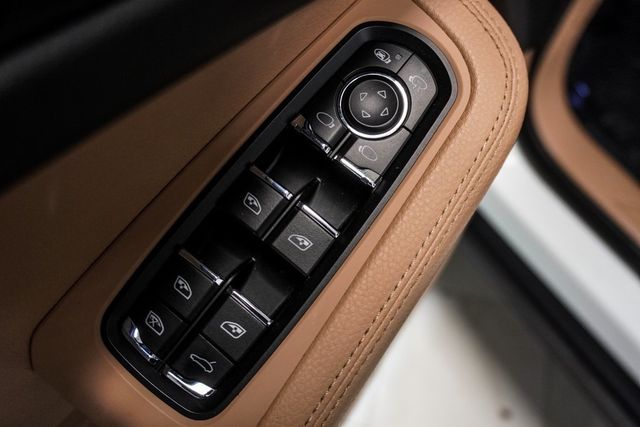 2021 Porsche Macan AWD - 22978896 - 24