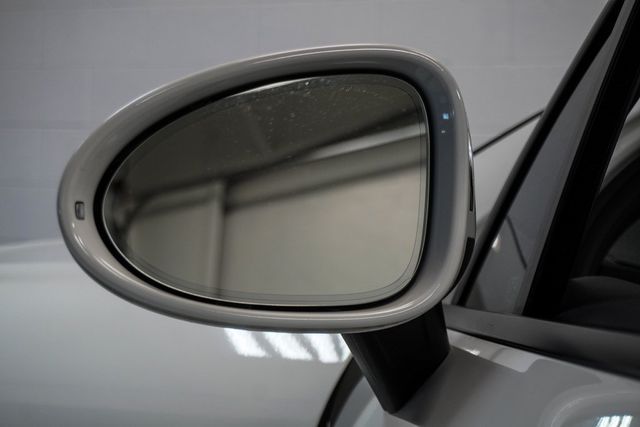 2021 Porsche Macan AWD - 22978896 - 44