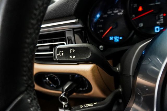 2021 Porsche Macan AWD - 23040156 - 21