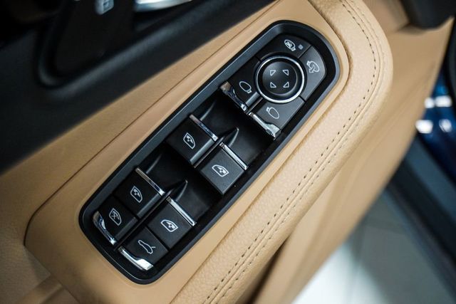 2021 Porsche Macan AWD - 23040156 - 25