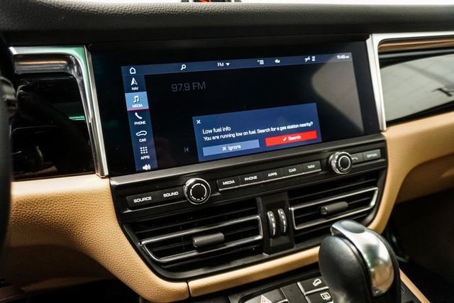 2021 Porsche Macan AWD - 23040156 - 26