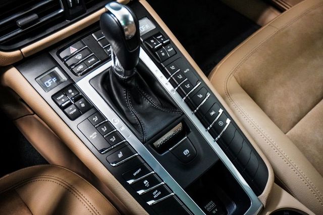 2021 Porsche Macan AWD - 23040156 - 28