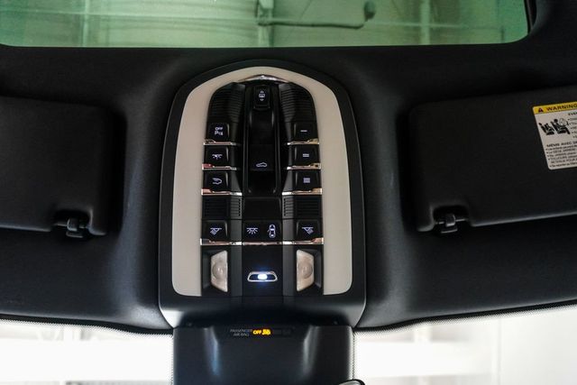 2021 Porsche Macan AWD - 23040156 - 30