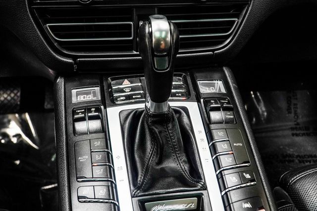 2021 Porsche Macan AWD - 22930089 - 25