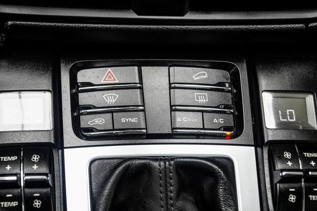 2021 Porsche Macan AWD - 22930089 - 26