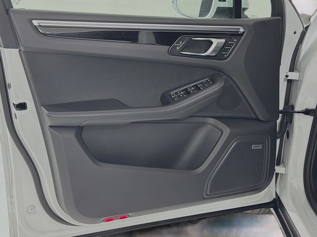 2021 Porsche Macan AWD - 22987537 - 11