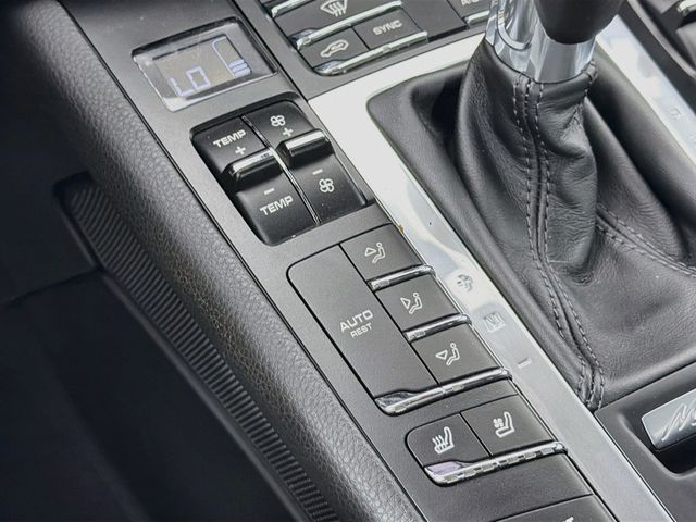 2021 Porsche Macan AWD - 23060469 - 19