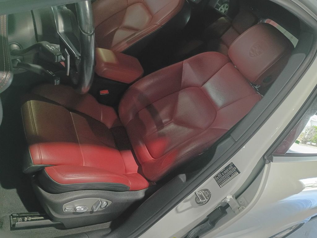 2021 Porsche Macan AWD Clean Carfax Florida SUV - 23092914 - 14