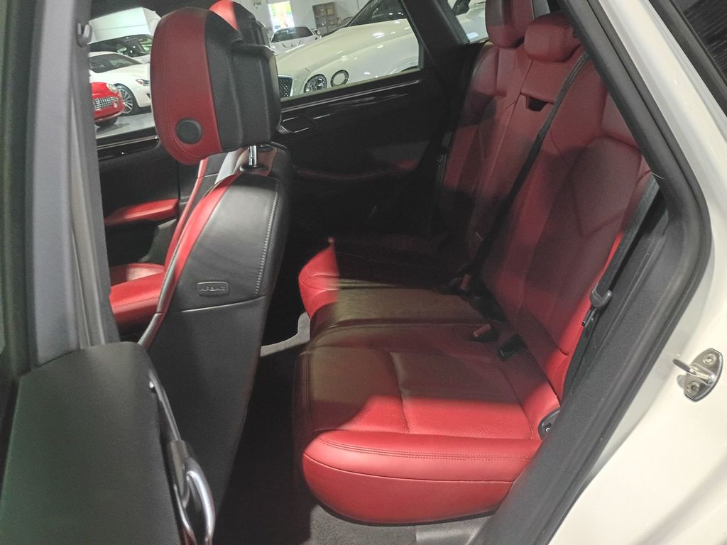 2021 Porsche Macan AWD Clean Carfax Florida SUV - 23092914 - 28