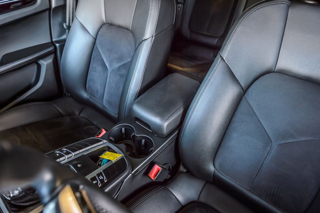 2021 Porsche Macan AWD - MIAMI BLUE - PANO ROOF - BACKUP CAM - BLUETOOTH - GORGEOUS - 22965782 - 30