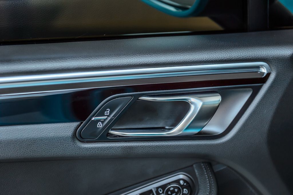 2021 Porsche Macan AWD - MIAMI BLUE - PANO ROOF - BACKUP CAM - BLUETOOTH - GORGEOUS - 22965782 - 46