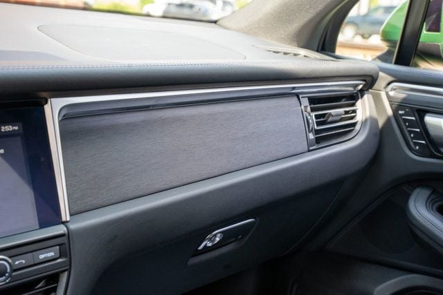 2021 Porsche Macan LocalTrade/GTS AWD/PremiumPkgPlus/SportDesignPkg/NAV - 23046520 - 40