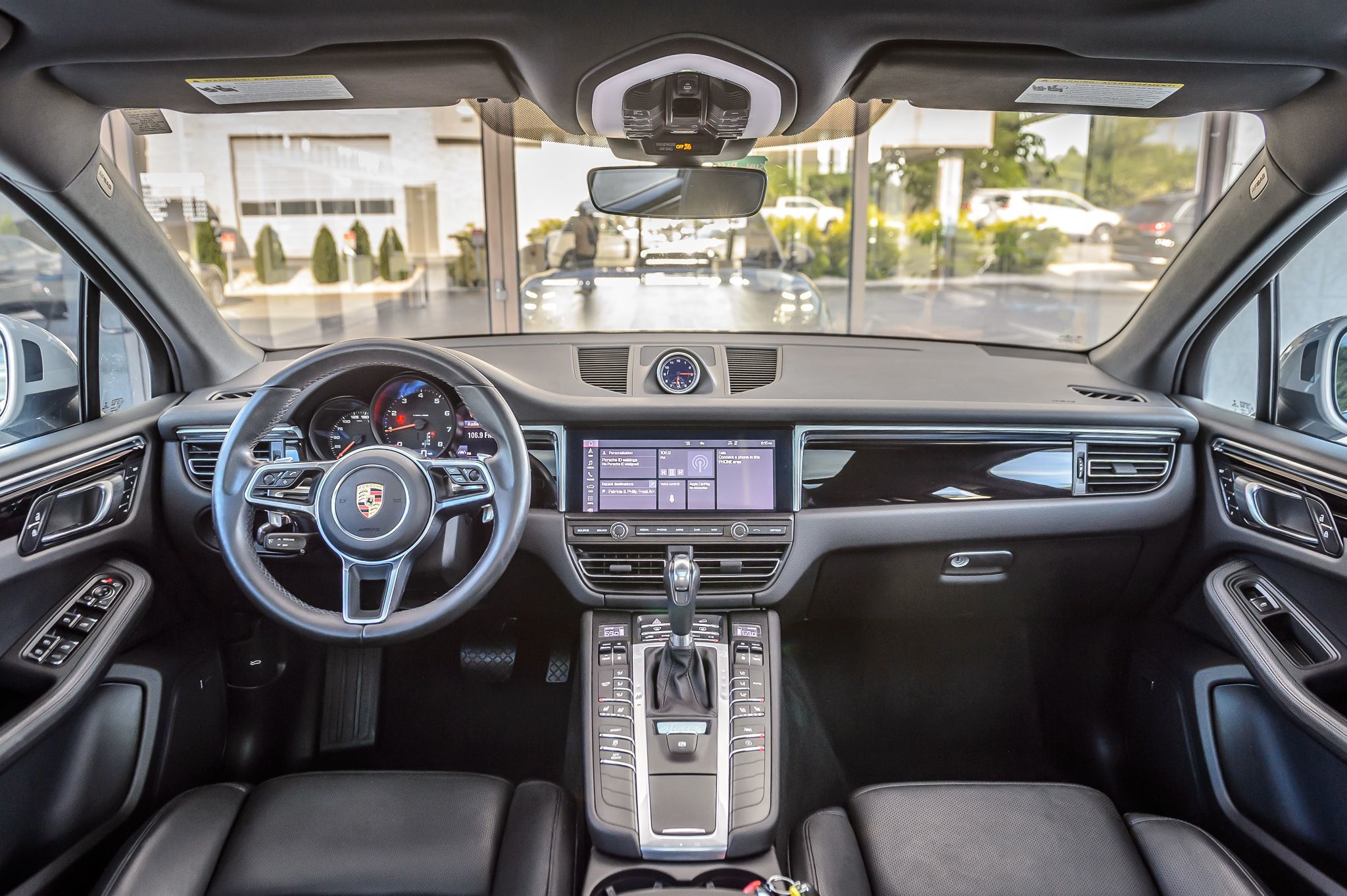2021 Porsche Macan Base photo 3