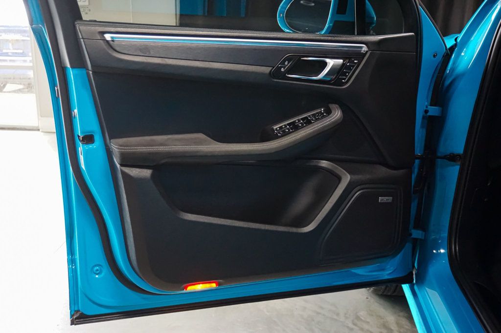 2021 Porsche Macan *Macan GTS* *Miami Blue* *Deviated Stitching Pkg* - 23037520 - 17