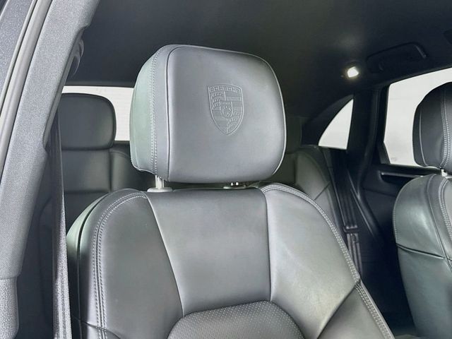2021 Porsche Macan S - 23060990 - 22