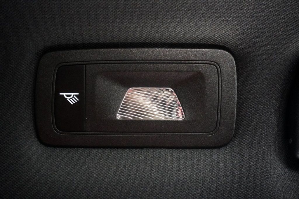 2021 Porsche Macan S photo 24