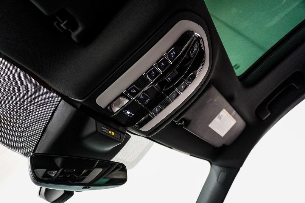 2021 Porsche Macan S photo 42