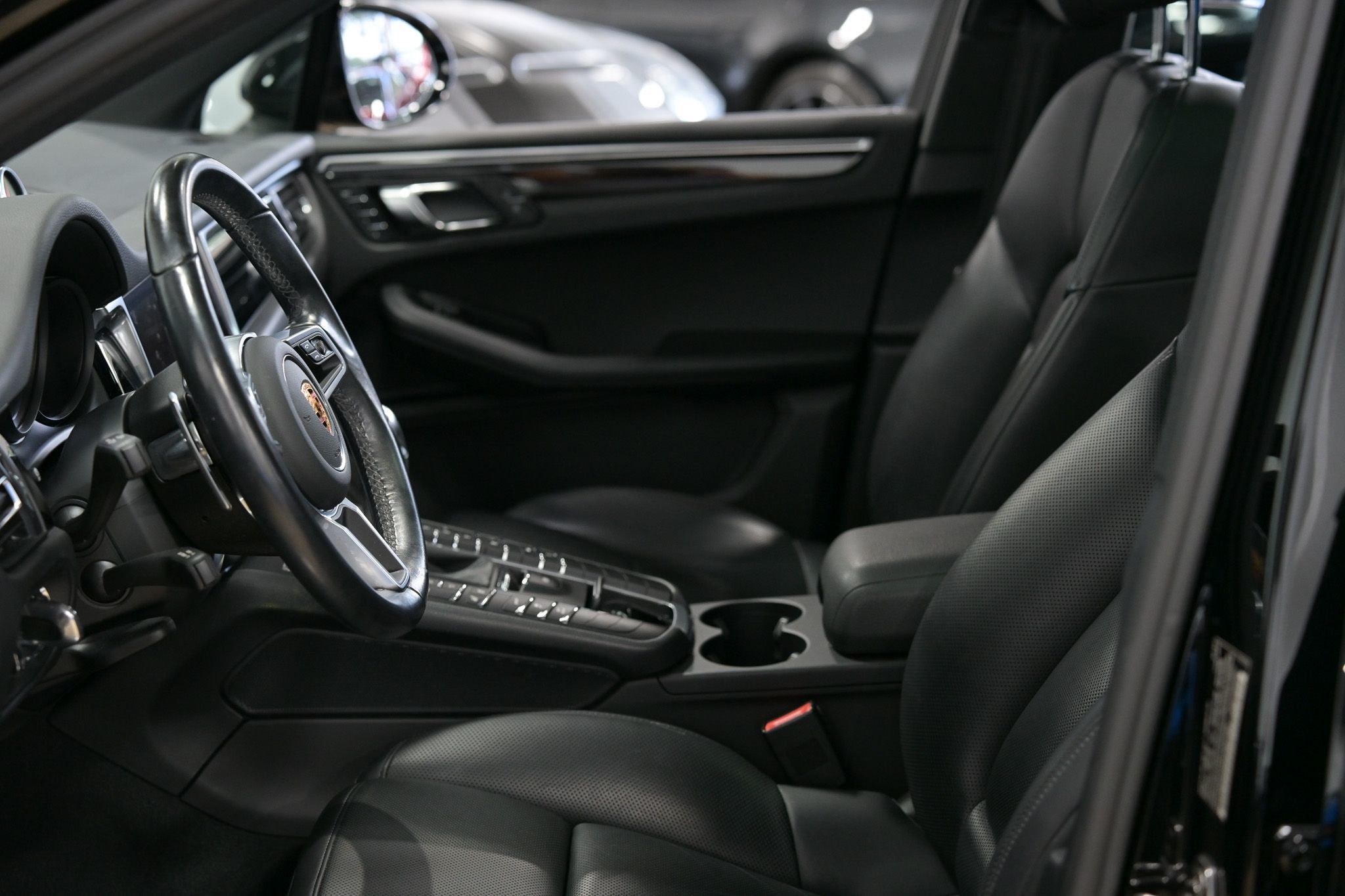 2021 Porsche Macan S photo 18