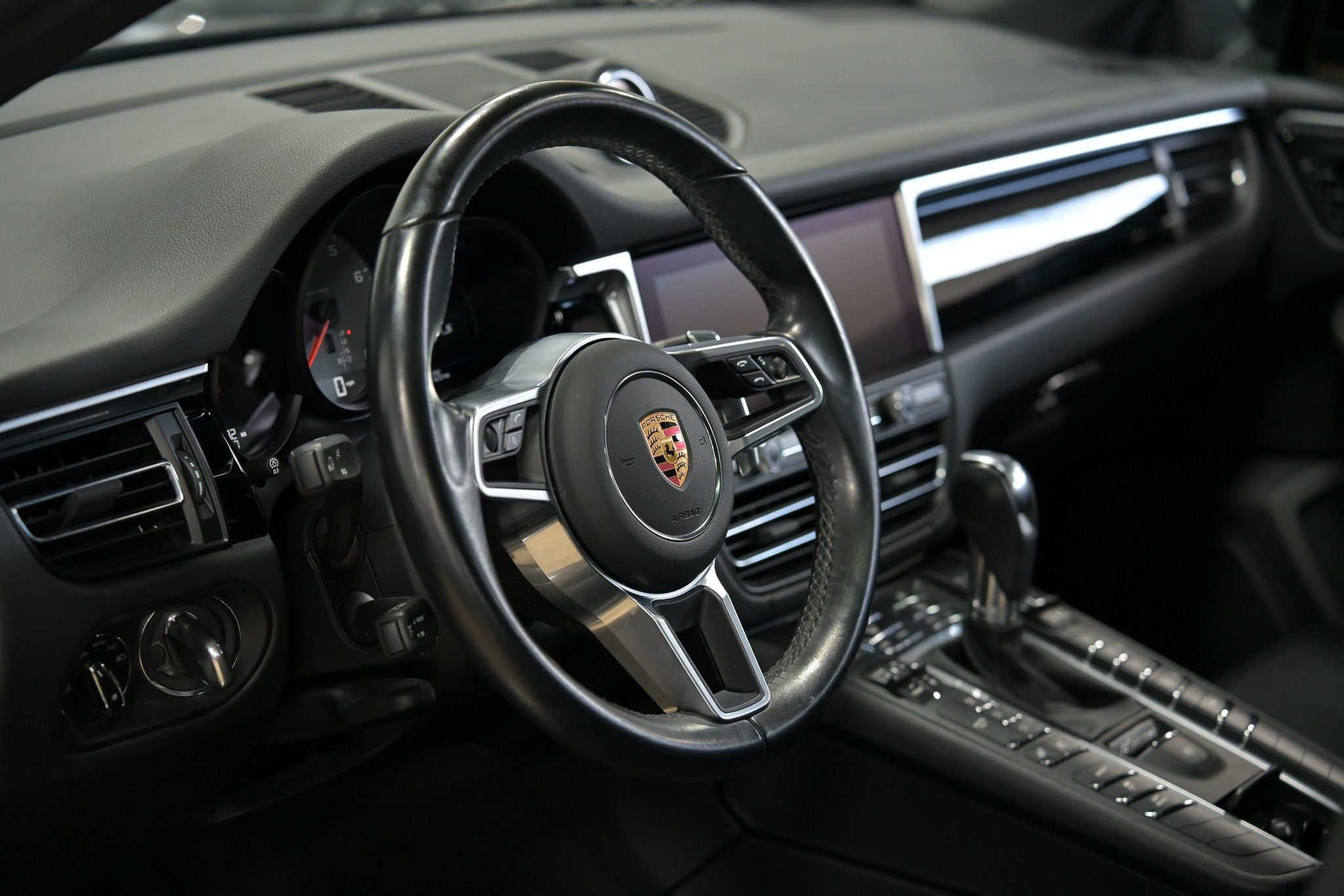 2021 Porsche Macan S photo 19
