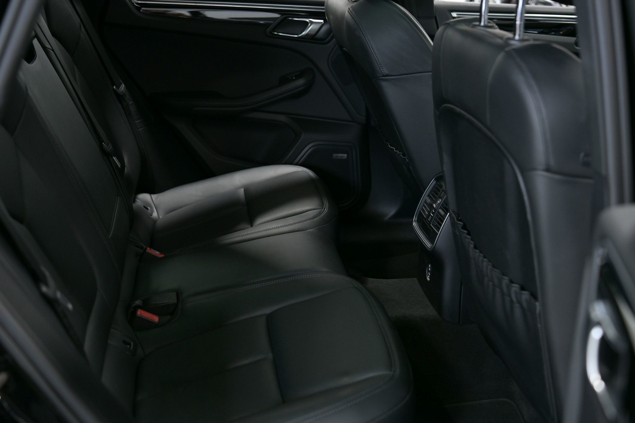 2021 Porsche Macan S photo 31