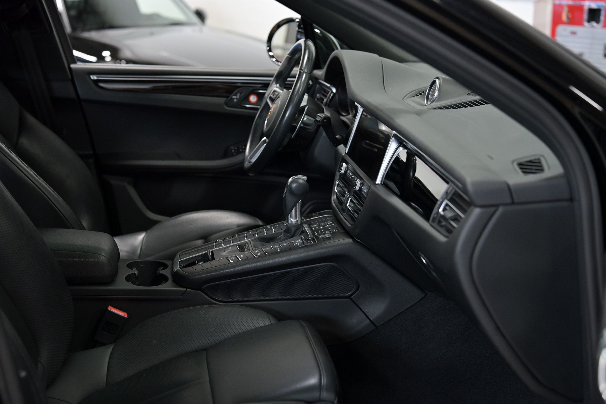 2021 Porsche Macan S photo 33