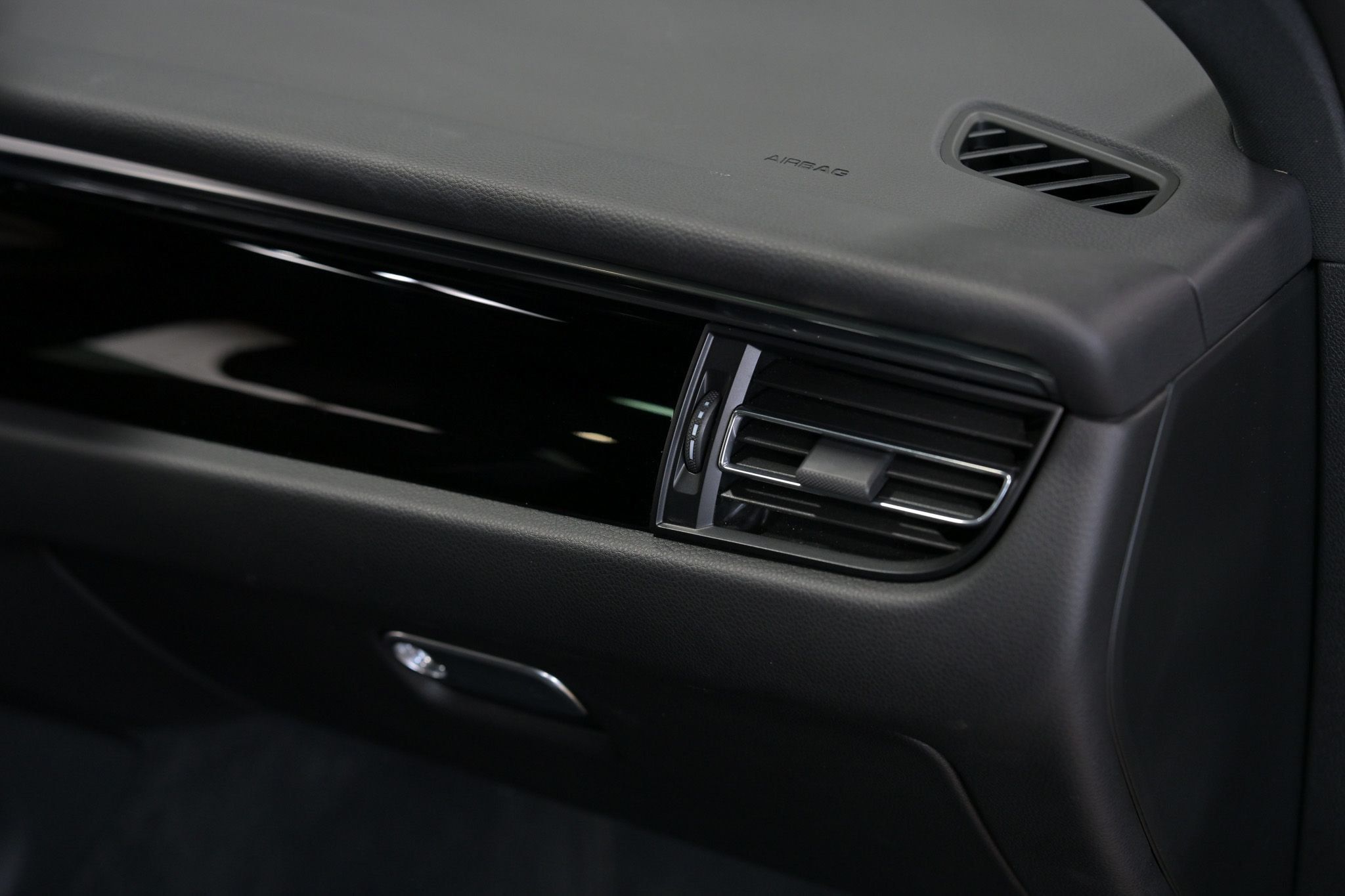 2021 Porsche Macan S photo 36
