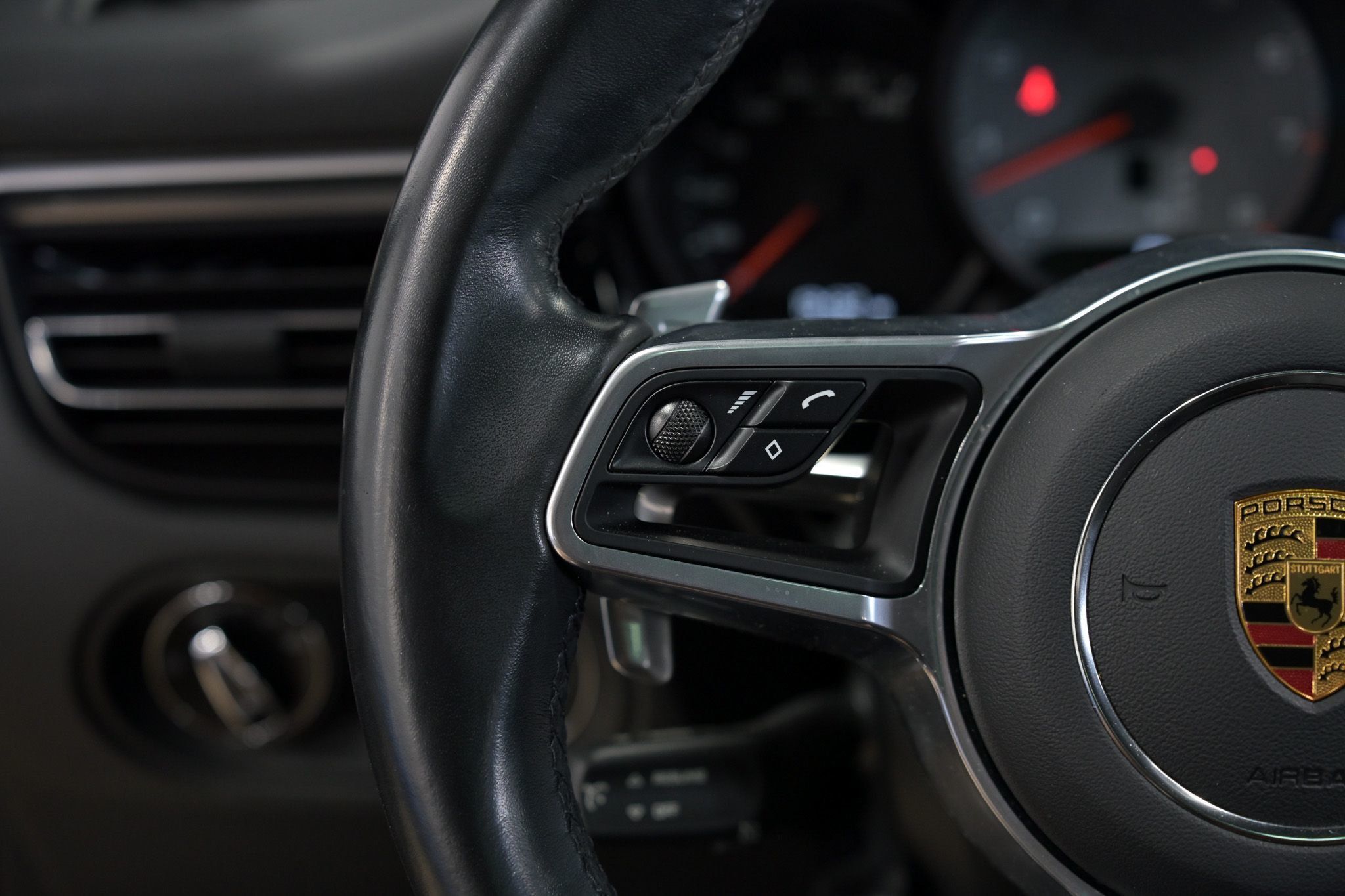 2021 Porsche Macan S photo 39