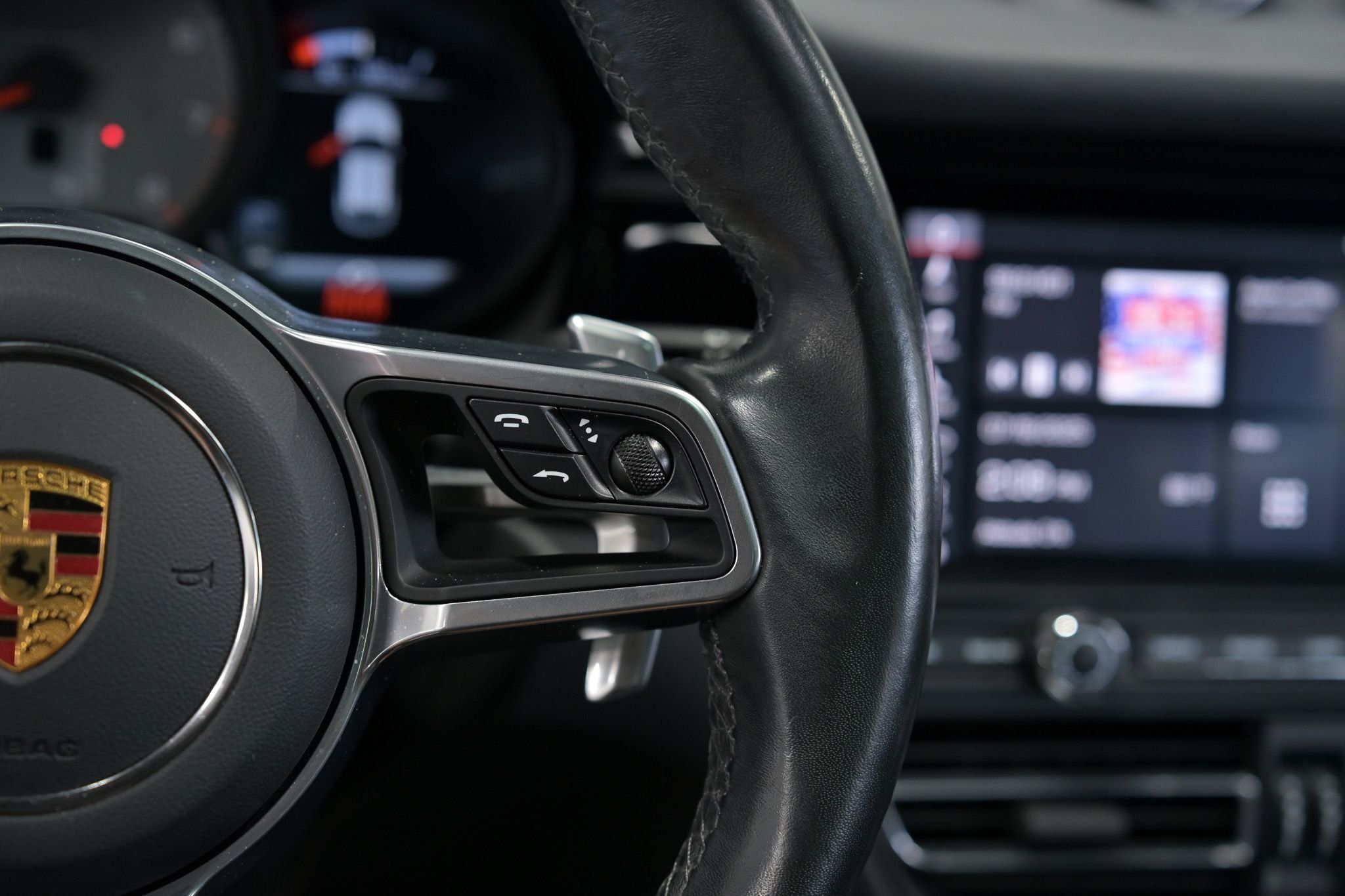 2021 Porsche Macan S photo 40
