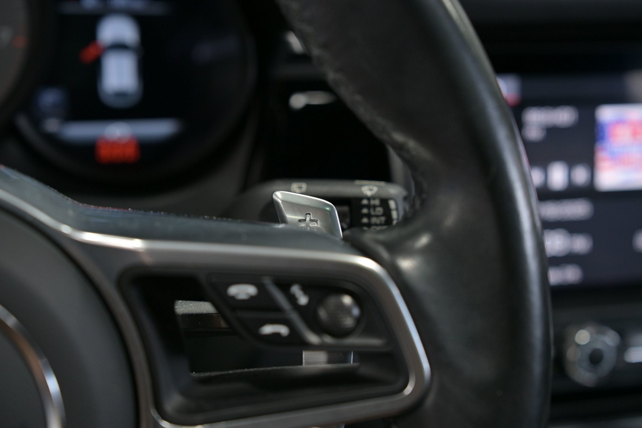 2021 Porsche Macan S photo 41