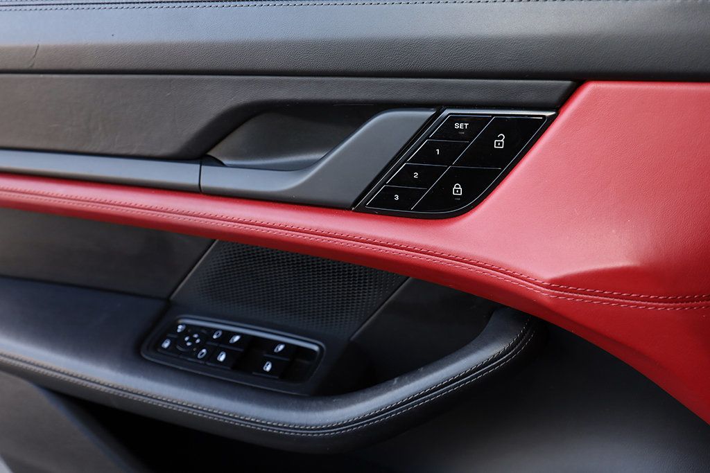 2021 Porsche Taycan 4S photo 13