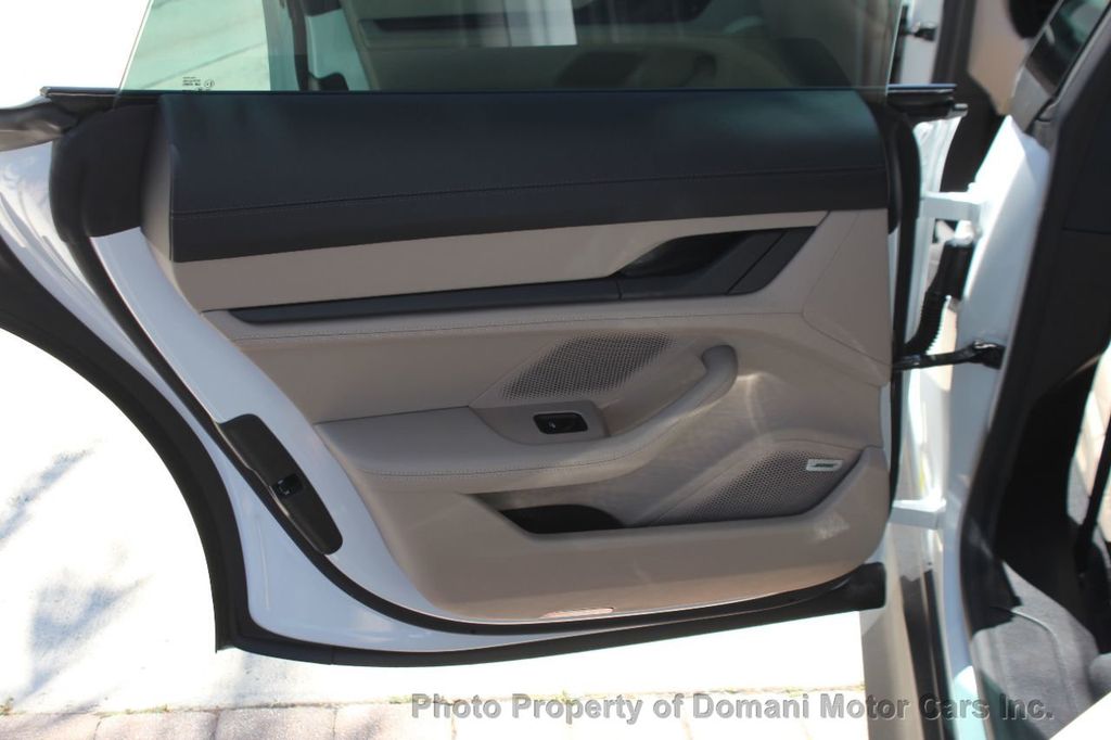 2021 Porsche Taycan photo 13