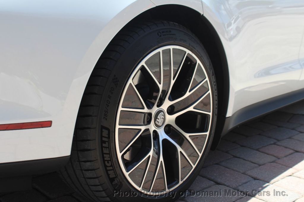 2021 Porsche Taycan photo 30