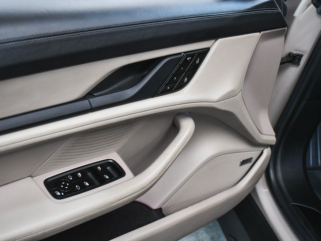 2021 Porsche Taycan Turbo photo 10