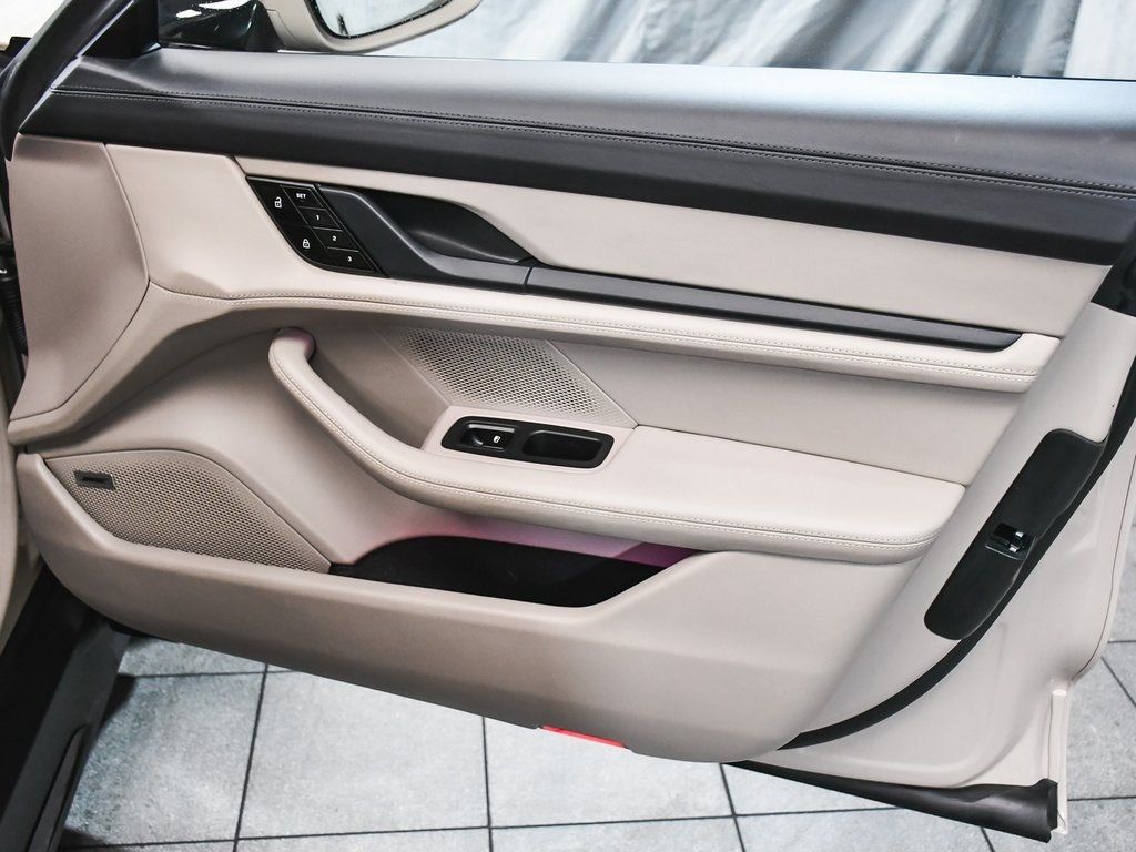 2021 Porsche Taycan Turbo photo 17