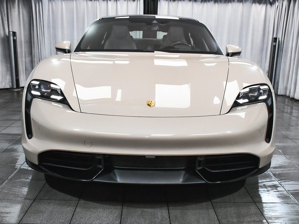 2021 Porsche Taycan Turbo photo 2