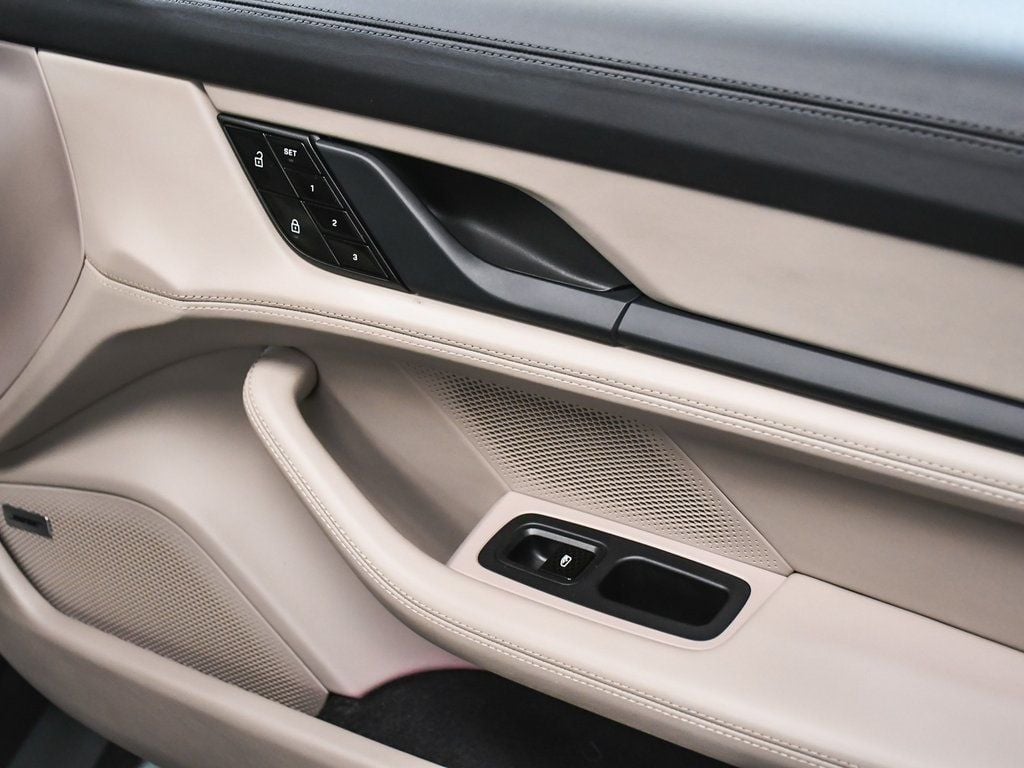 2021 Porsche Taycan Turbo photo 18