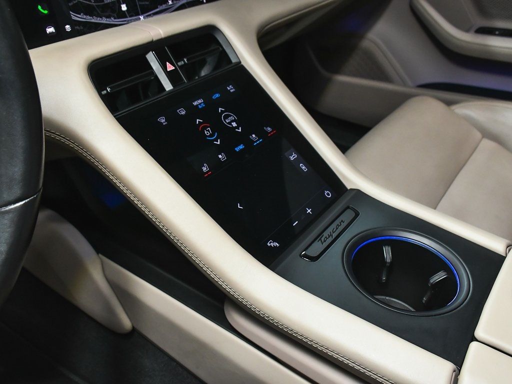 2021 Porsche Taycan Turbo photo 40