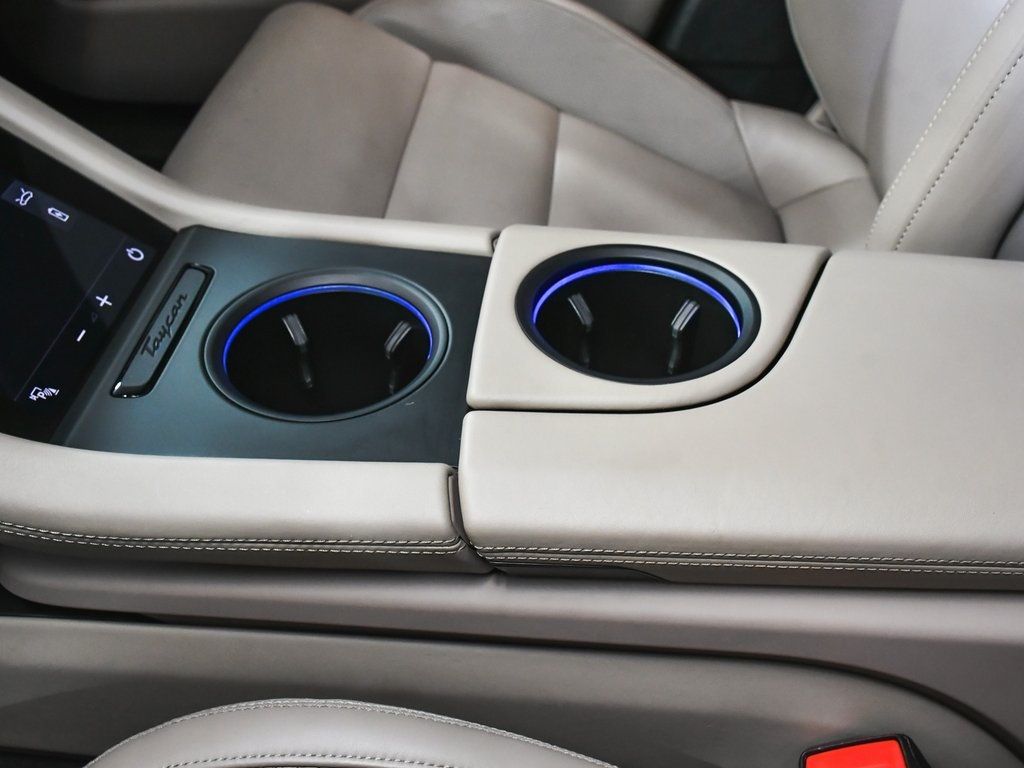 2021 Porsche Taycan Turbo photo 41