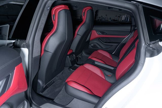 2021 Porsche Taycan Turbo S photo 17