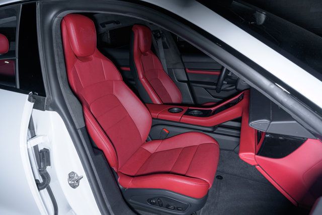 2021 Porsche Taycan Turbo S photo 18