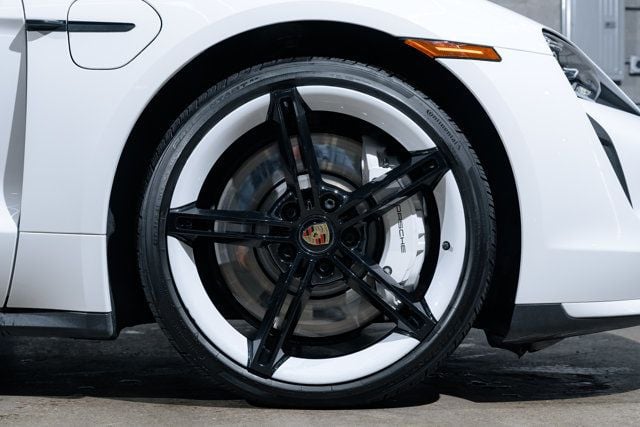 2021 Porsche Taycan Turbo S photo 38