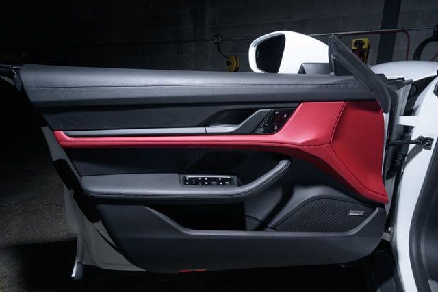 2021 Porsche Taycan Turbo S photo 39