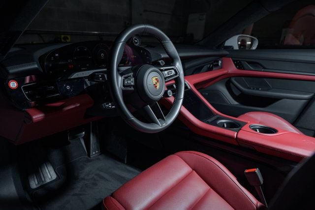 2021 Porsche Taycan Turbo S photo 9