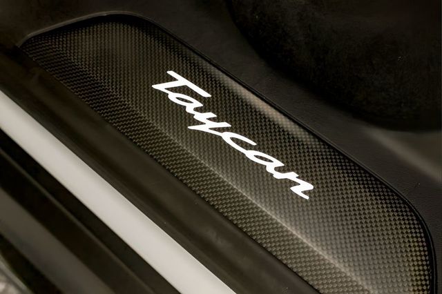 2021 Porsche Taycan Turbo S AWD - 23022562 - 32