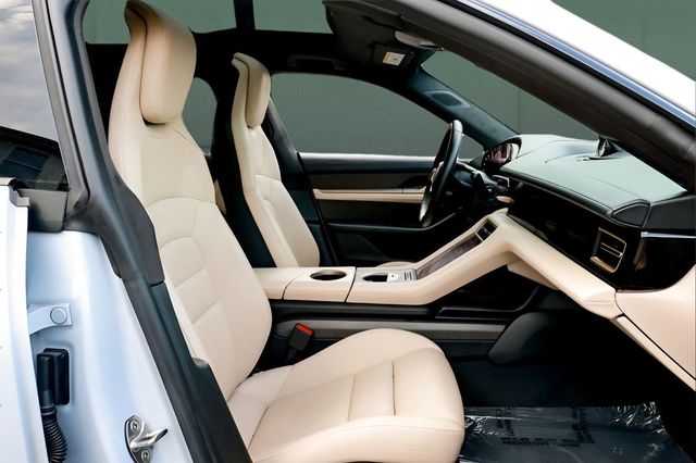 2021 Porsche Taycan Turbo S AWD - 23022562 - 35