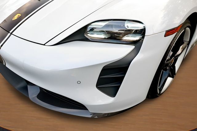 2021 Porsche Taycan Turbo S's photo